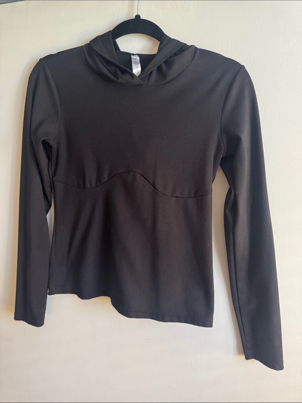 Women's Black Hooded Long-Sleeve Top with Curved Seam